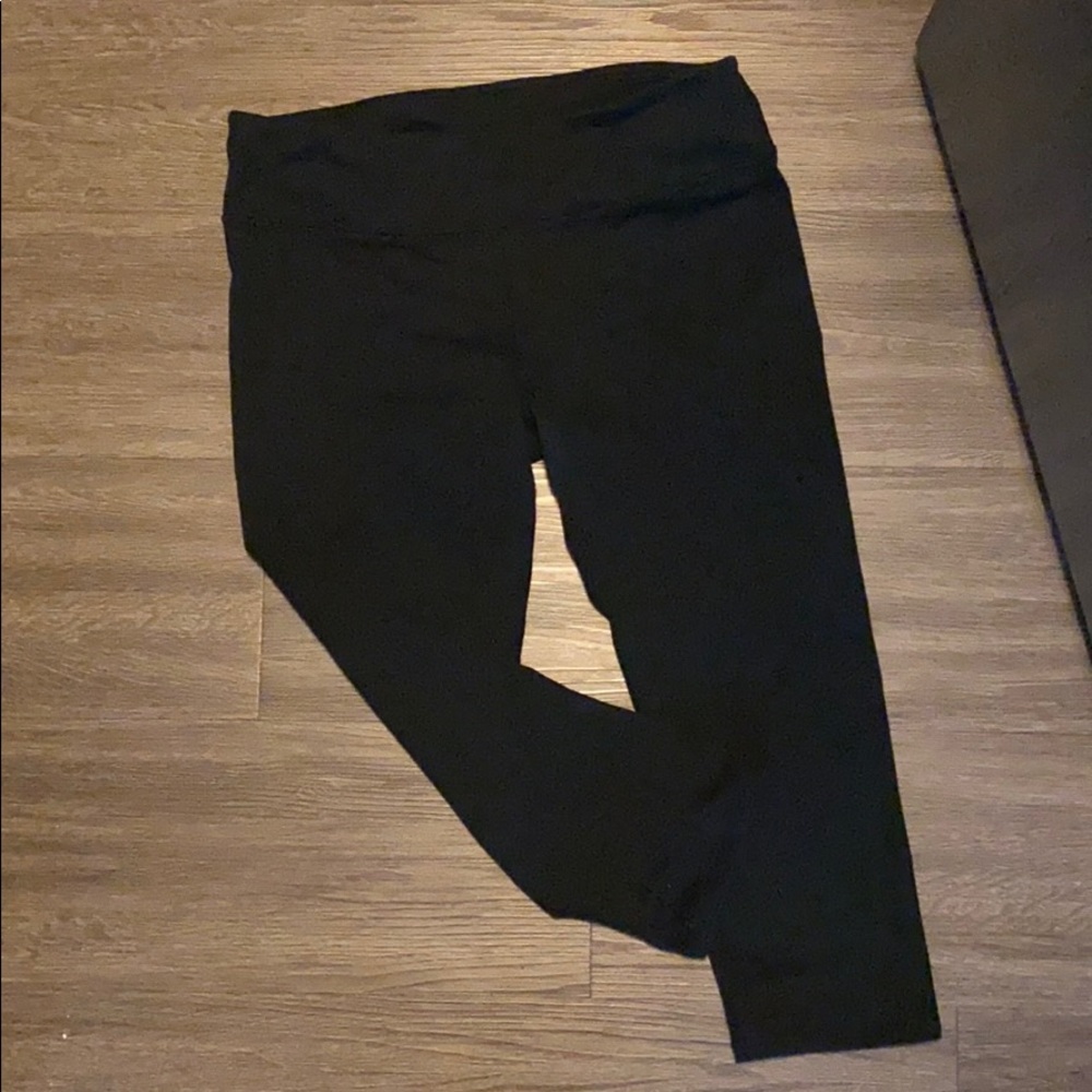 Mid-calf Fabletics leggings